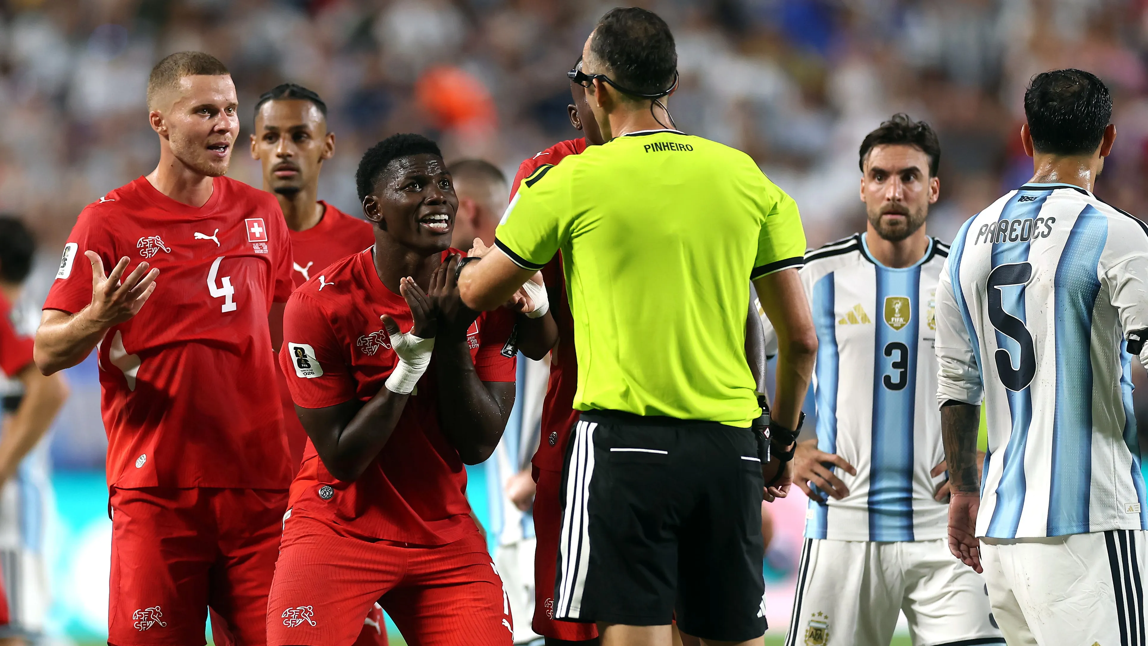 FIFA官方声明:恩博洛红牌系纠正误判,IFAB认可VAR干预符合“认错人”条款